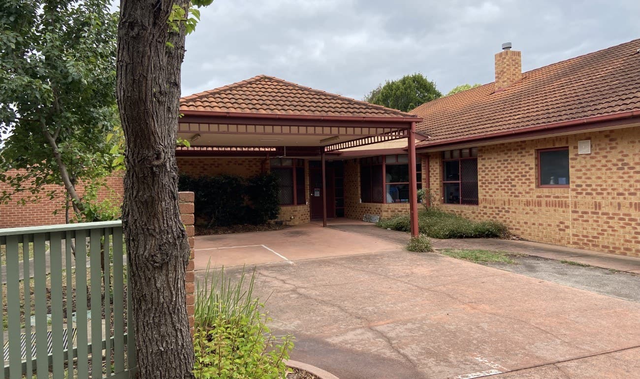 Image: Yooralla's Burwood accommodation front entrance with wide driveways